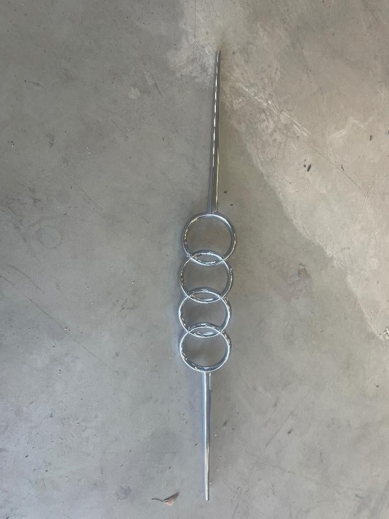 Audi grille embleem, Ophalen of Verzenden, Gebruikt, Audi