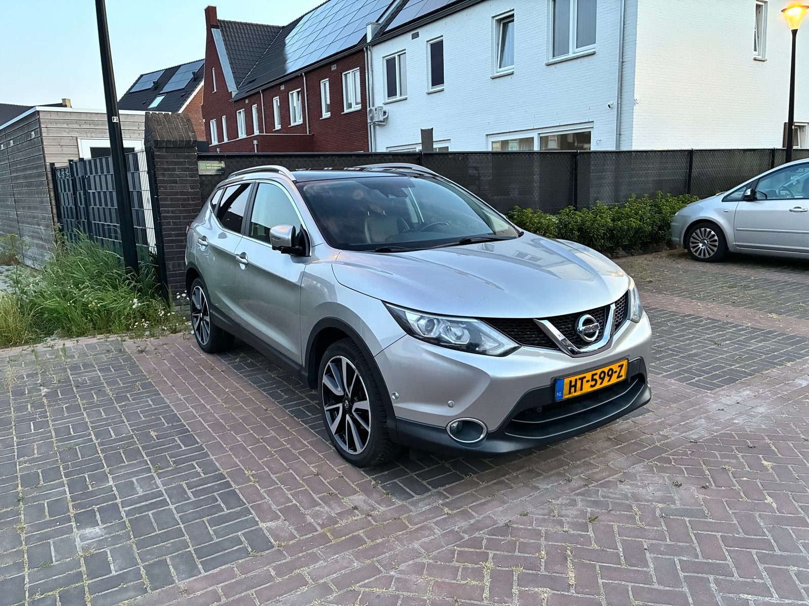 Nissan Qashqai 1.2 Dig-t 85KW 2WD 2016 Grijs, Auto's, Nissan, Voorwielaandrijving, Euro 5, Zwart, 4 cilinders