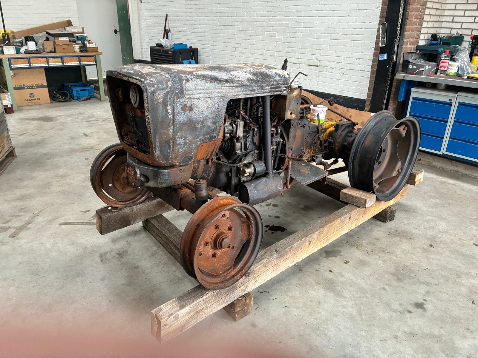 Eicher 3705 onderdelen - Tractor voor restauratie/onderdelen, Ophalen of Verzenden