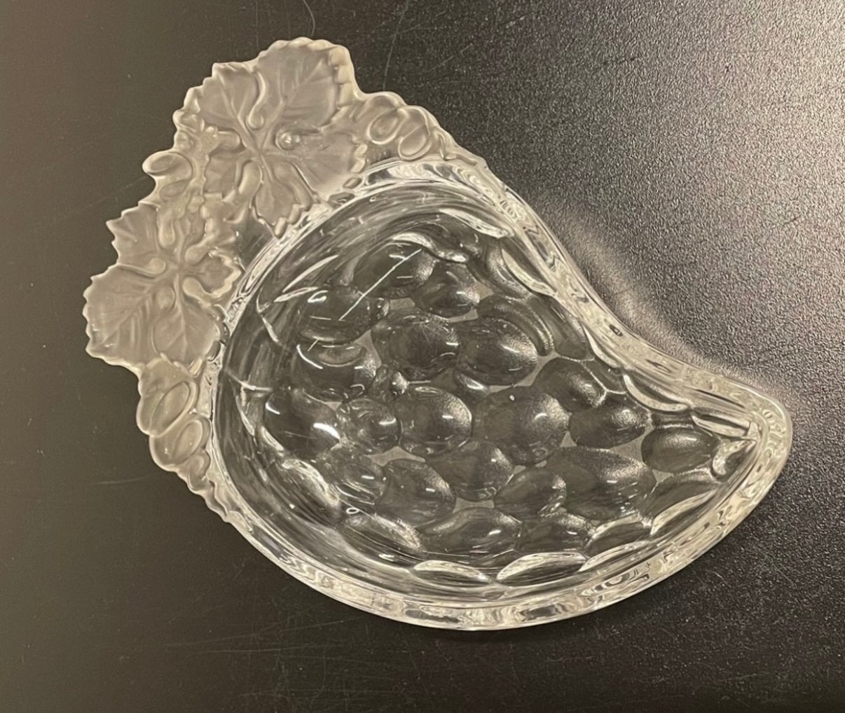 GLAZEN SCHAALTJE IN DE VORM VAN EEN AARDBEI, Schaal, Ophalen of Verzenden, Overige vormen, Glas