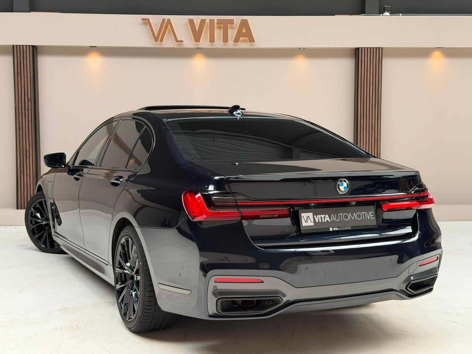 BMW 7 Serie 745e High Executive CarbonCore|Softclose|Luchtve, Auto's, Automaat, Gebruikt, Euro 6, Zwart