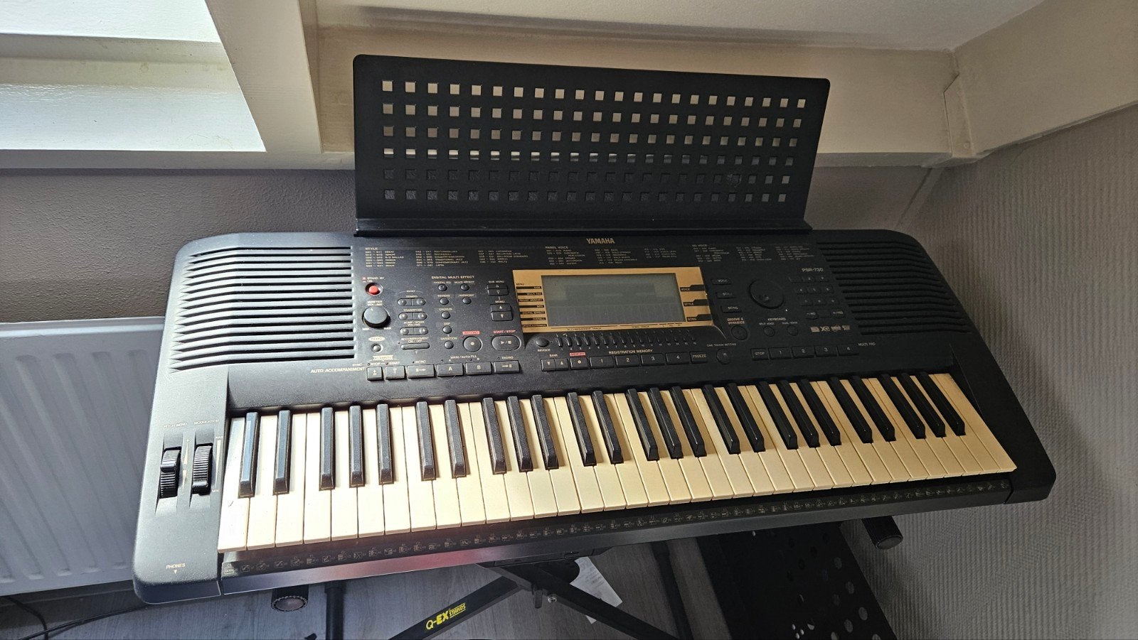 Yamaha PSR-730 Keyboard met standaard, Muziek en Instrumenten, Keyboards, Ophalen, Yamaha, Midi-aansluiting, 61 toetsen