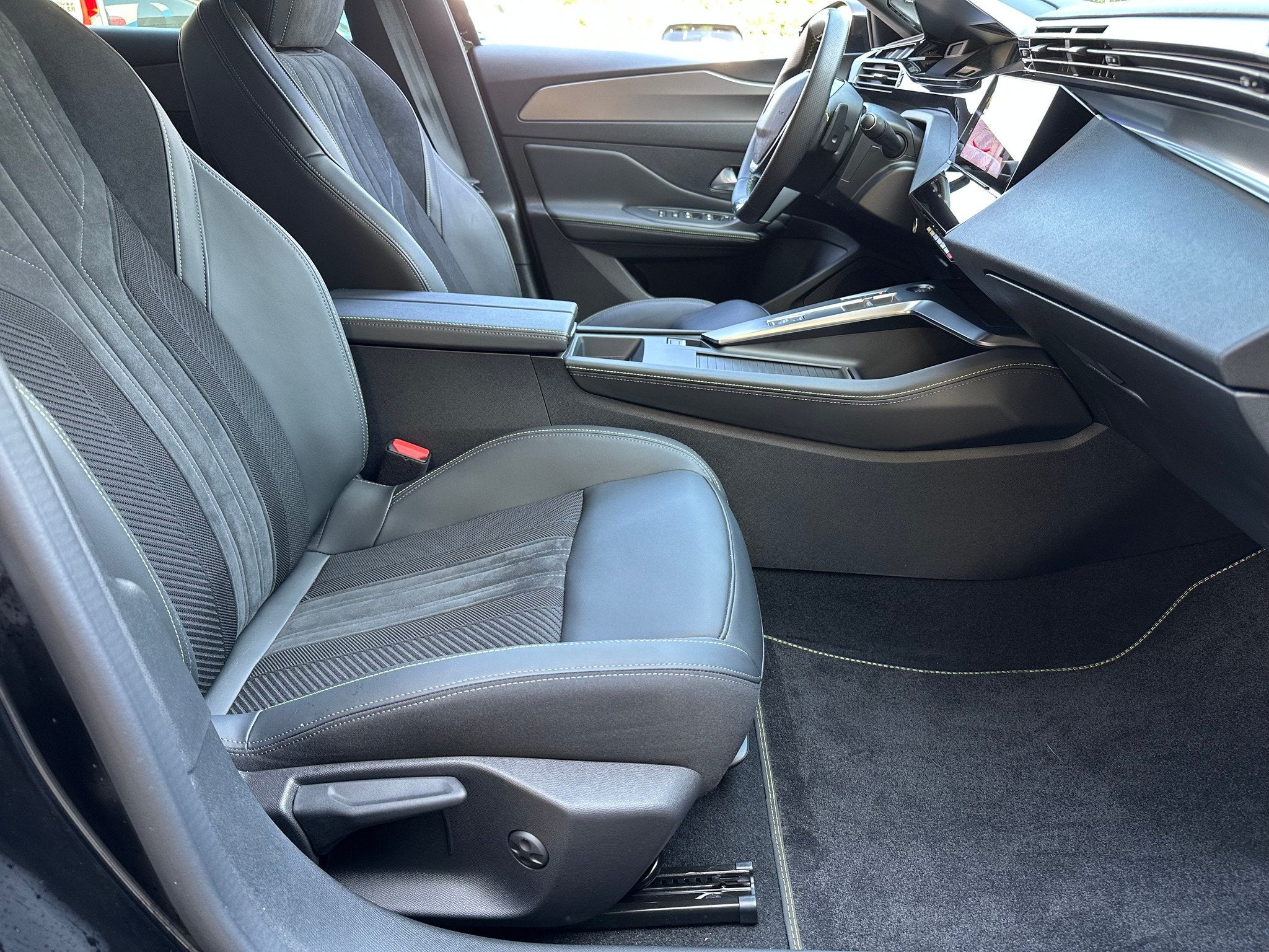 Peugeot 308 1.6 Plug-in Hybrid 180 GT | Elek. Stoelen | Navi, 12 maanden, 77 km/l, Gebruikt, 4 cilinders
