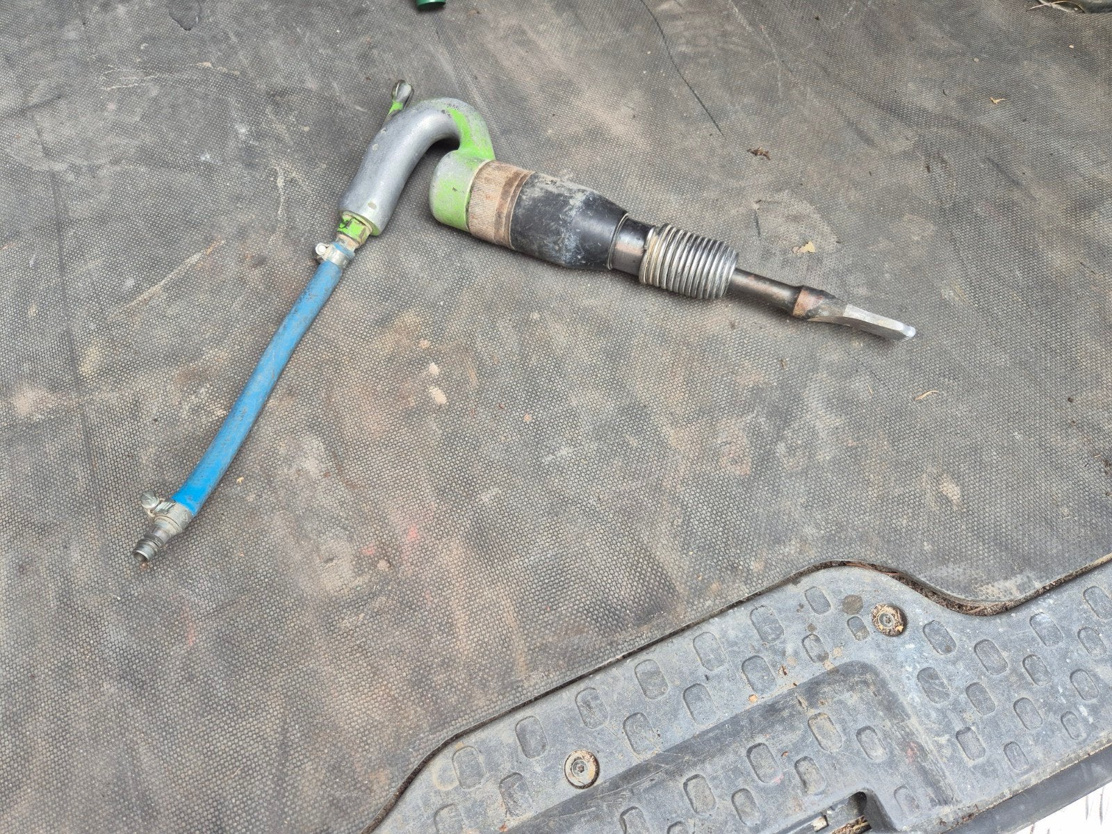 Gebruikte compressor met luchtgereedschap en slangen, Doe-het-zelf en Verbouw, Ophalen, Gebruikt, 100 liter of meer, Minder dan 200 liter/min