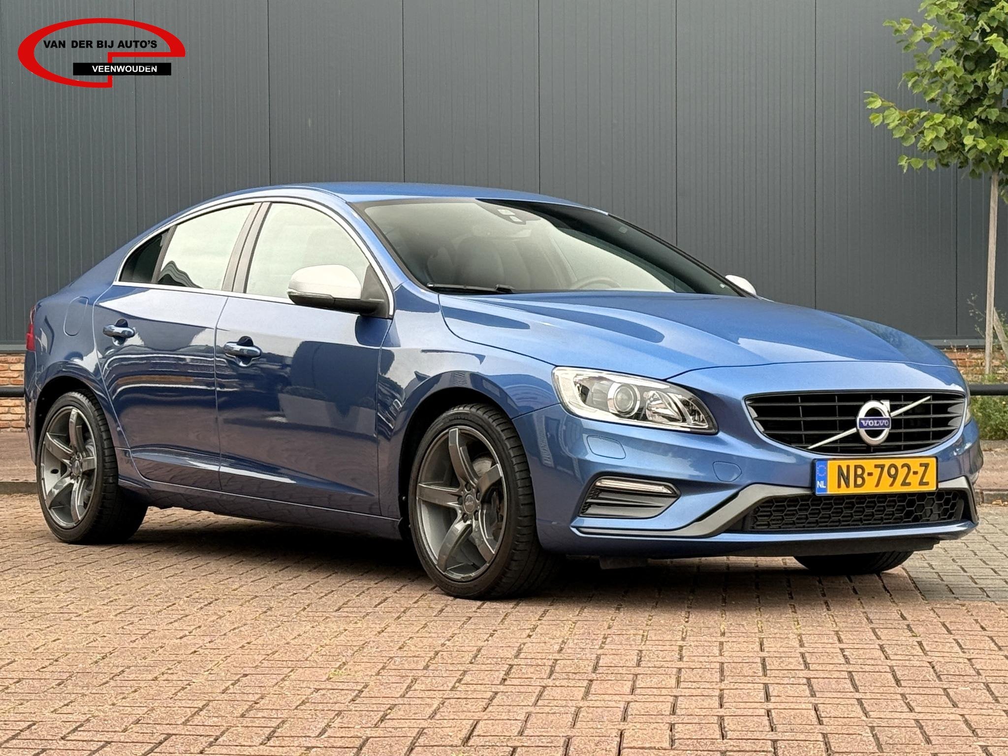 Volvo S60 2.0 T3 R-Design / Bursting Blue / 2de Eigenaar, Auto's, Volvo, Voorwielaandrijving, Gebruikt, Euro 6, 4 cilinders