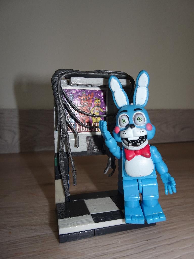 Five Nights at Freddys Toy Bonnie with left air vent, Ophalen of Verzenden, Zo goed als nieuw