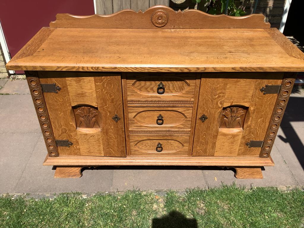 Antiek eiken dressoir met houtsnijwerk, Antiek en Kunst, Antiek | Meubels | Kasten, Ophalen
