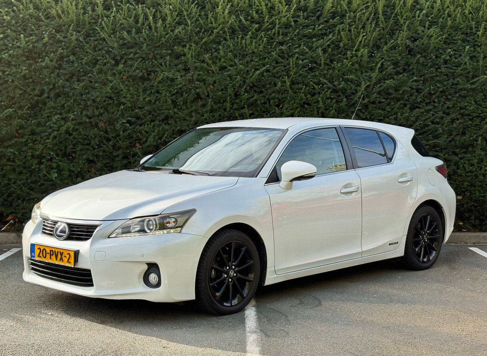 Lexus CT 200h Hybrid | DEALER ONDERHOUDEN | TREKHAAK | NAVI, Auto's, Beige, 4 cilinders, Wit, Origineel Nederlands