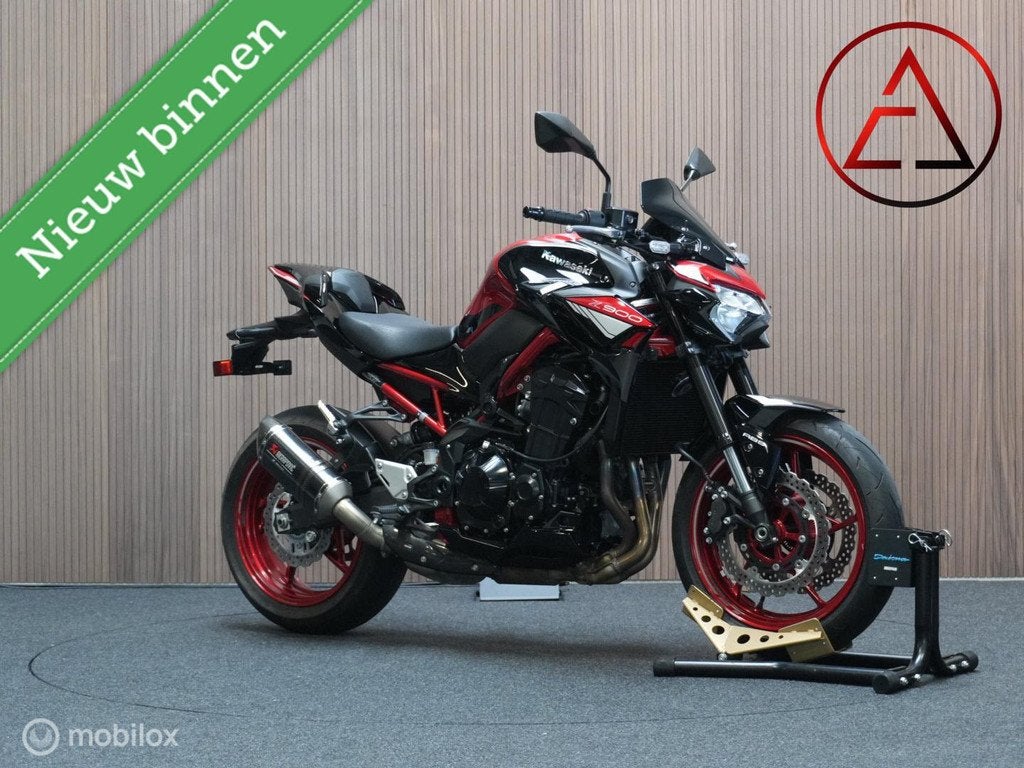 Kawasaki Z900 2024 Candy Red | Performance Pack | 7.228km, Sportuitlaat, Kawasaki, 948 cc, Bedrijf