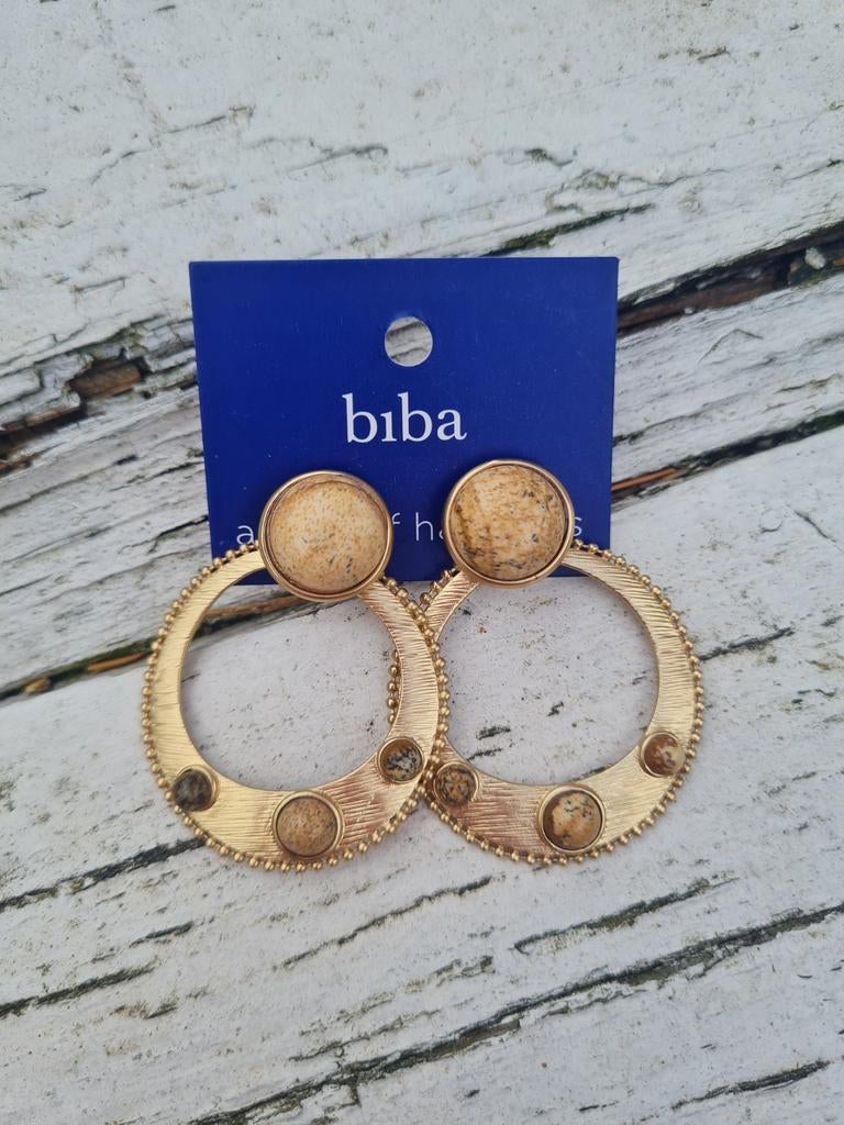 Biba oorbellen rond goud beige 4 euro pp nieuw, Overige materialen, Hangers, Nieuw, Ophalen of Verzenden