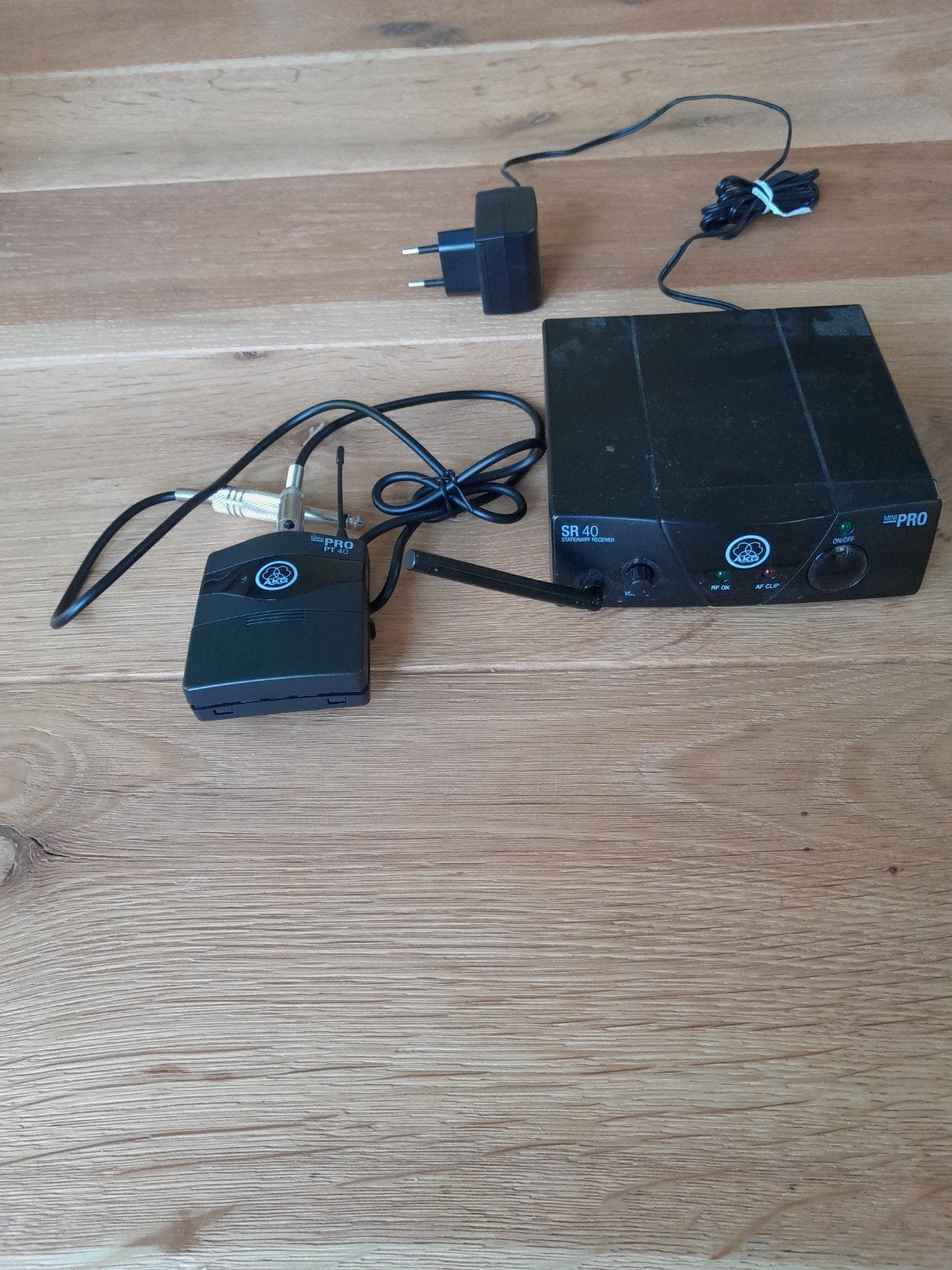 AKG SR40 Mini Pro Draadloze Gitaar Zender, Muziek en Instrumenten, Microfoons, Ophalen of Verzenden, Zo goed als nieuw, Overige typen