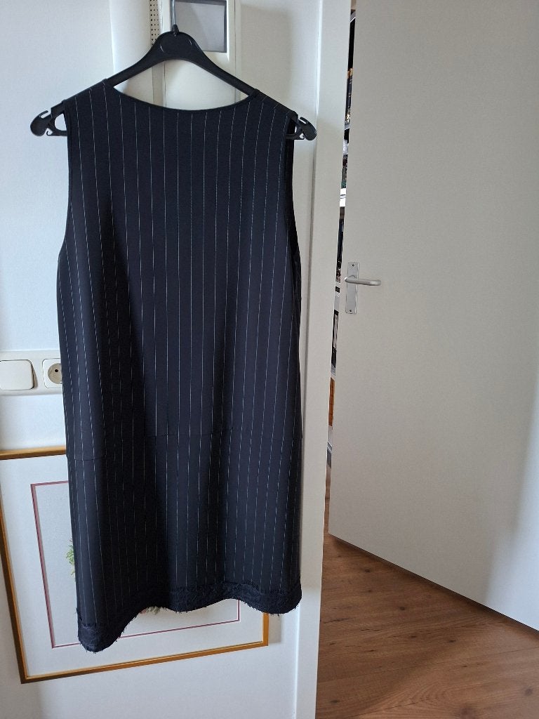 zwart verticale krijtstreep jurkje La Fee Maraboutee maat 42, La Fee Maraboutee, Zwart, Maat 42/44 (L), Nieuw