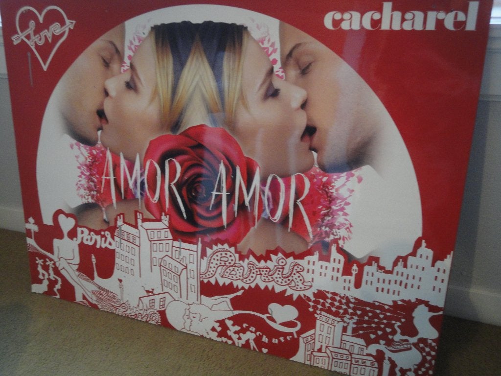 PARFUM DISPLAY - CACHAREL AMOR AMOR (120 x 90 cm), Verzamelen, Ophalen, Zo goed als nieuw, Overige typen