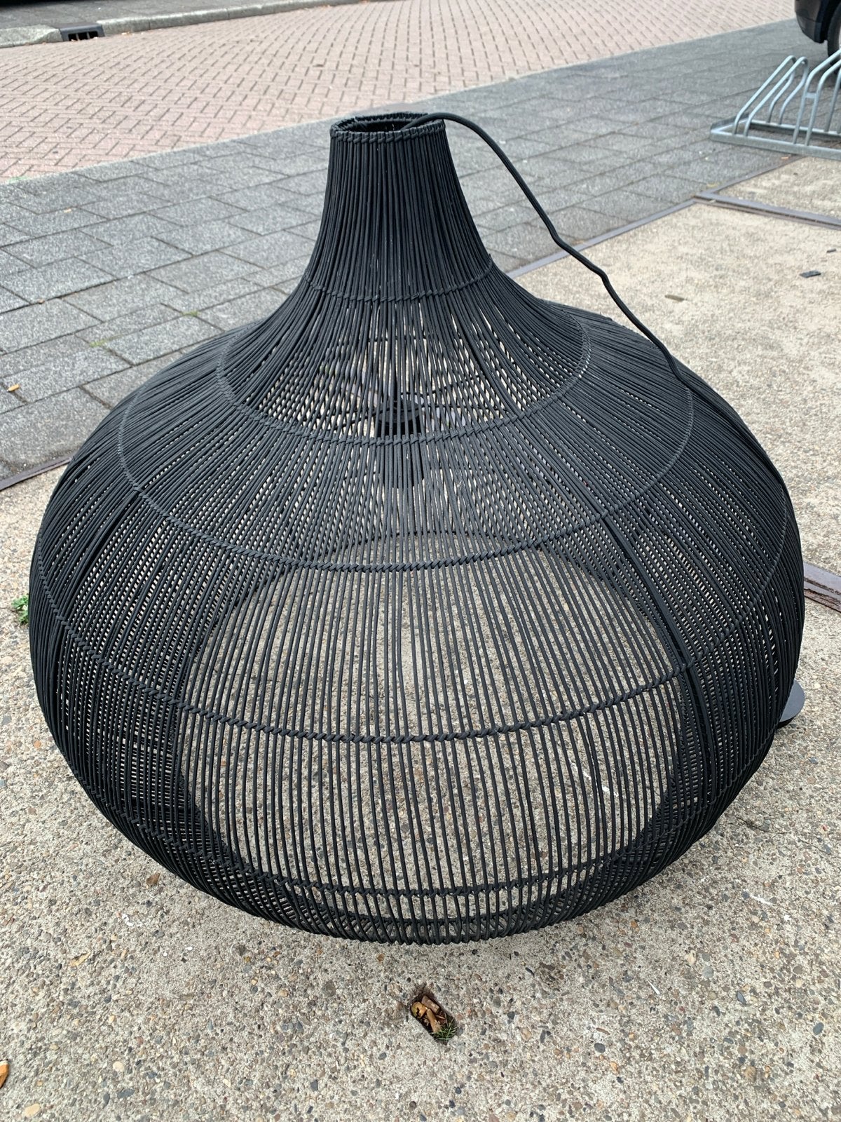 Grote zwarte rotan hanglamp, bohemian stijl, Ophalen, 1947KT, Kringloopafrika@gmail.com, Natuurlijk materiaal