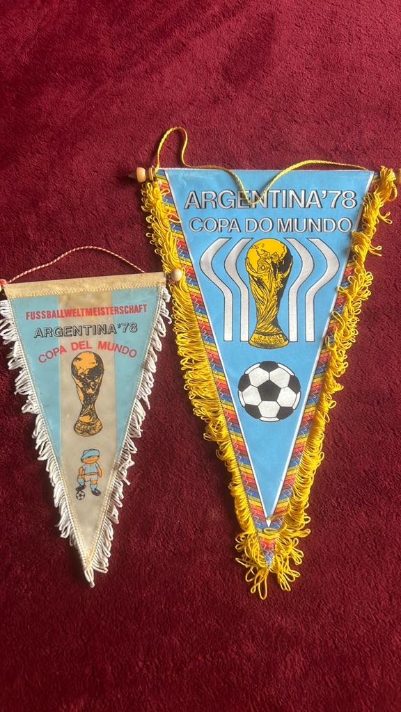 Twee vaantjes World Cup voetbal Argentinië 1978, Diversen, Ophalen of Verzenden, Zo goed als nieuw