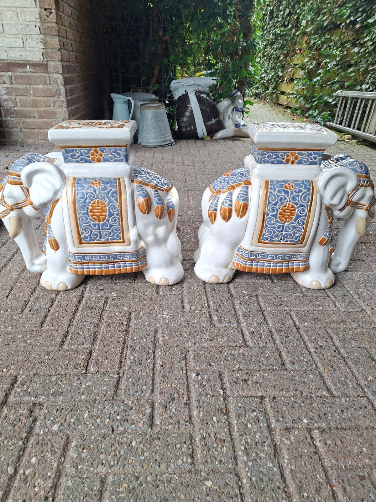 Set van 2 keramische olifant bijzettafels/krukjes, Ophalen of Verzenden