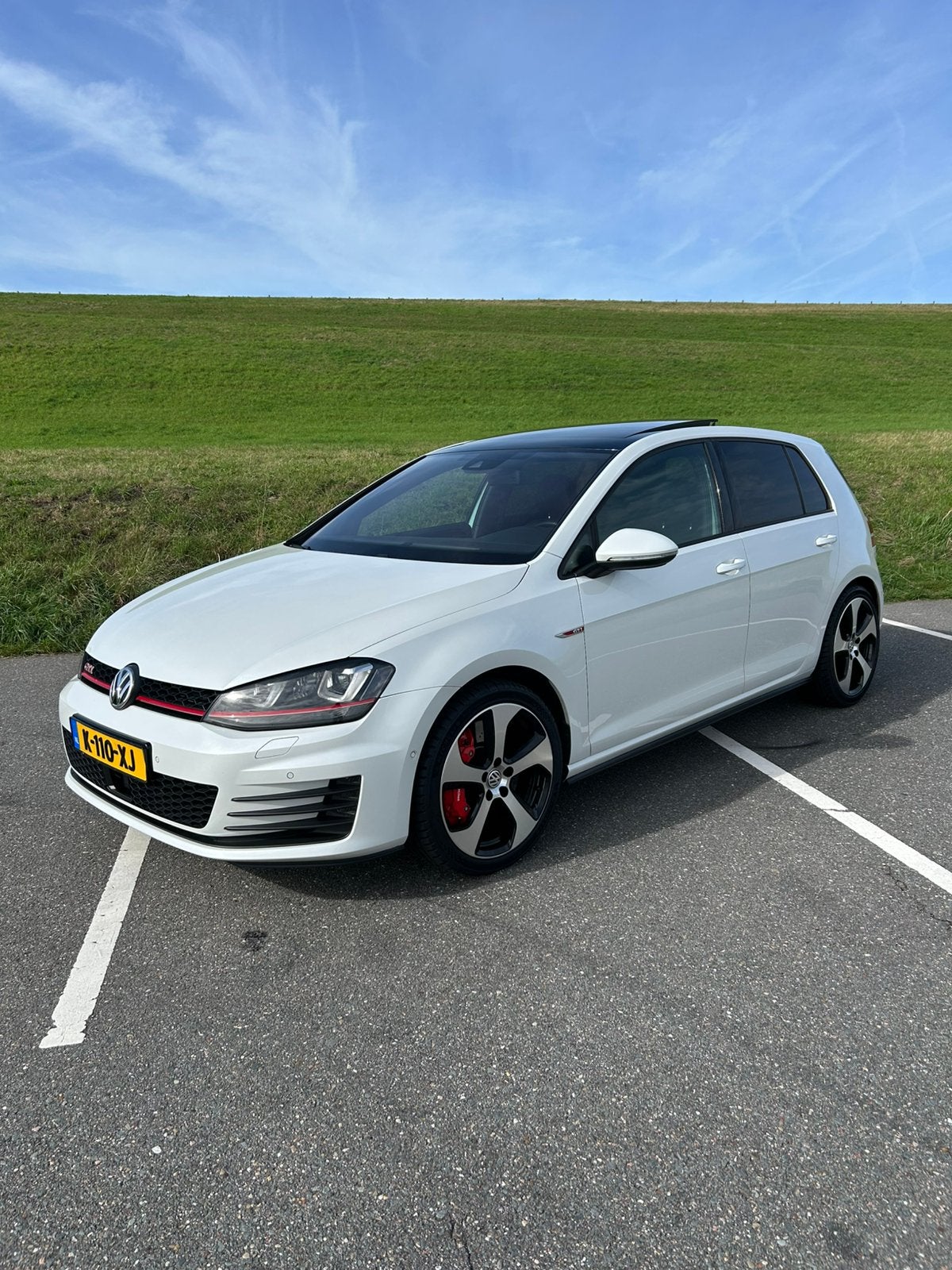 Volkswagen Golf 2.0 TSI 230pk GTI DSG Performance Pano-dak, Auto's, Zwart, 4 cilinders, Wit, Leder