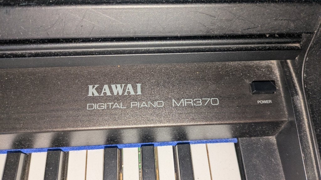 Digitale zwarte piano met verzwaarde toetsen, Muziek en Instrumenten, Piano's, Ophalen, Gebruikt, Zwart, Digitaal
