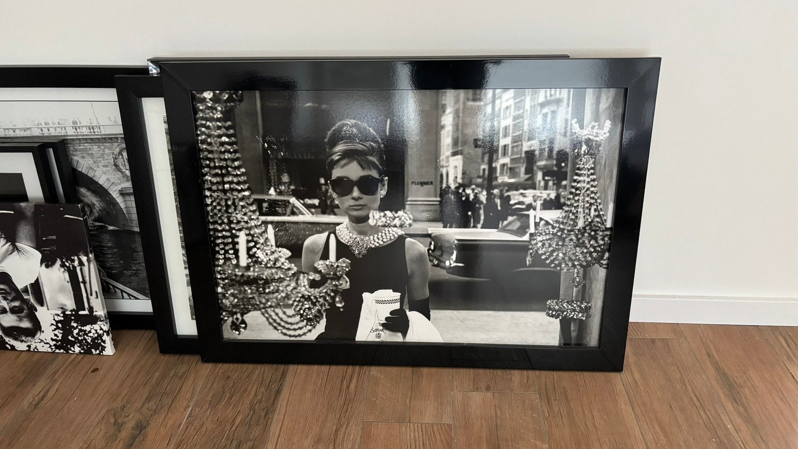 Groot schilderij zwarte lijst Audrey Hepburn, Huis en Inrichting, Woonaccessoires | Schilderijen, Tekeningen en Foto's, Ophalen