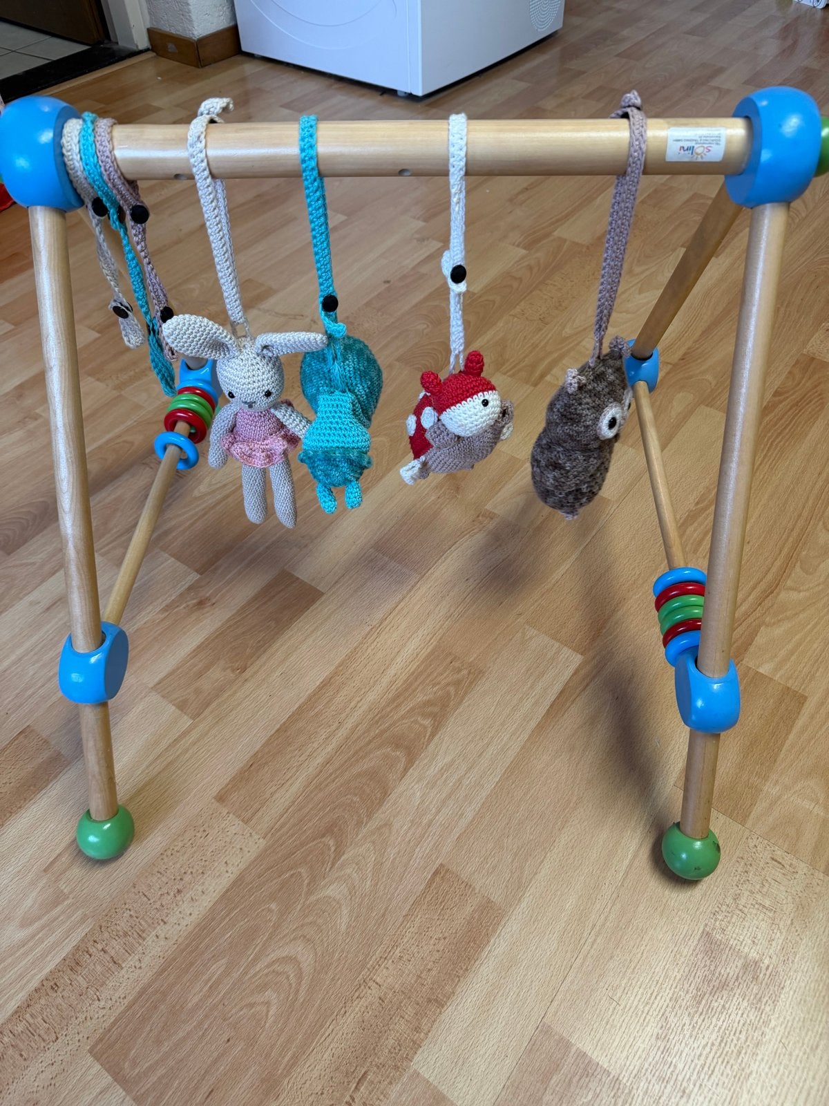 Babygym met gehaakte speeltjes (lieveheersbeestje mist oogje, Kinderen en Baby's, Speelgoed | Babyspeelgoed, Ophalen, Gebruikt
