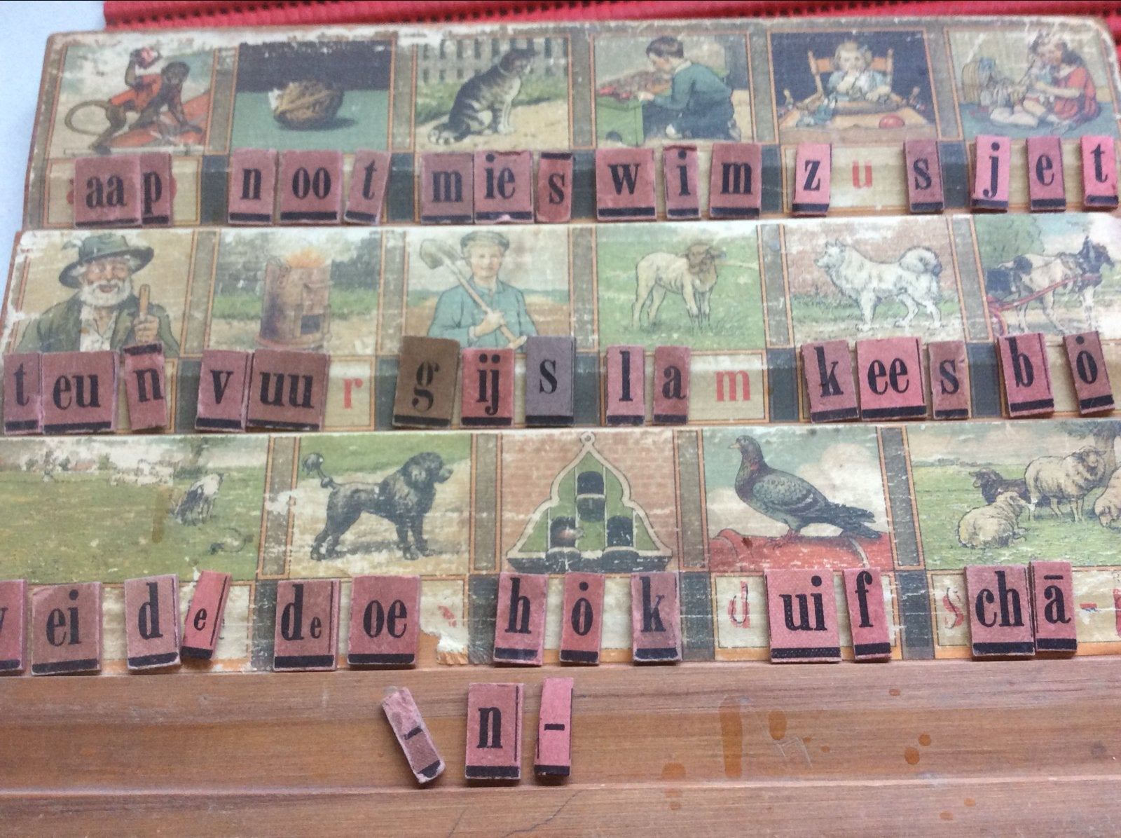 Antiek houten Aap Noot Mies bord met letters, Ophalen of Verzenden