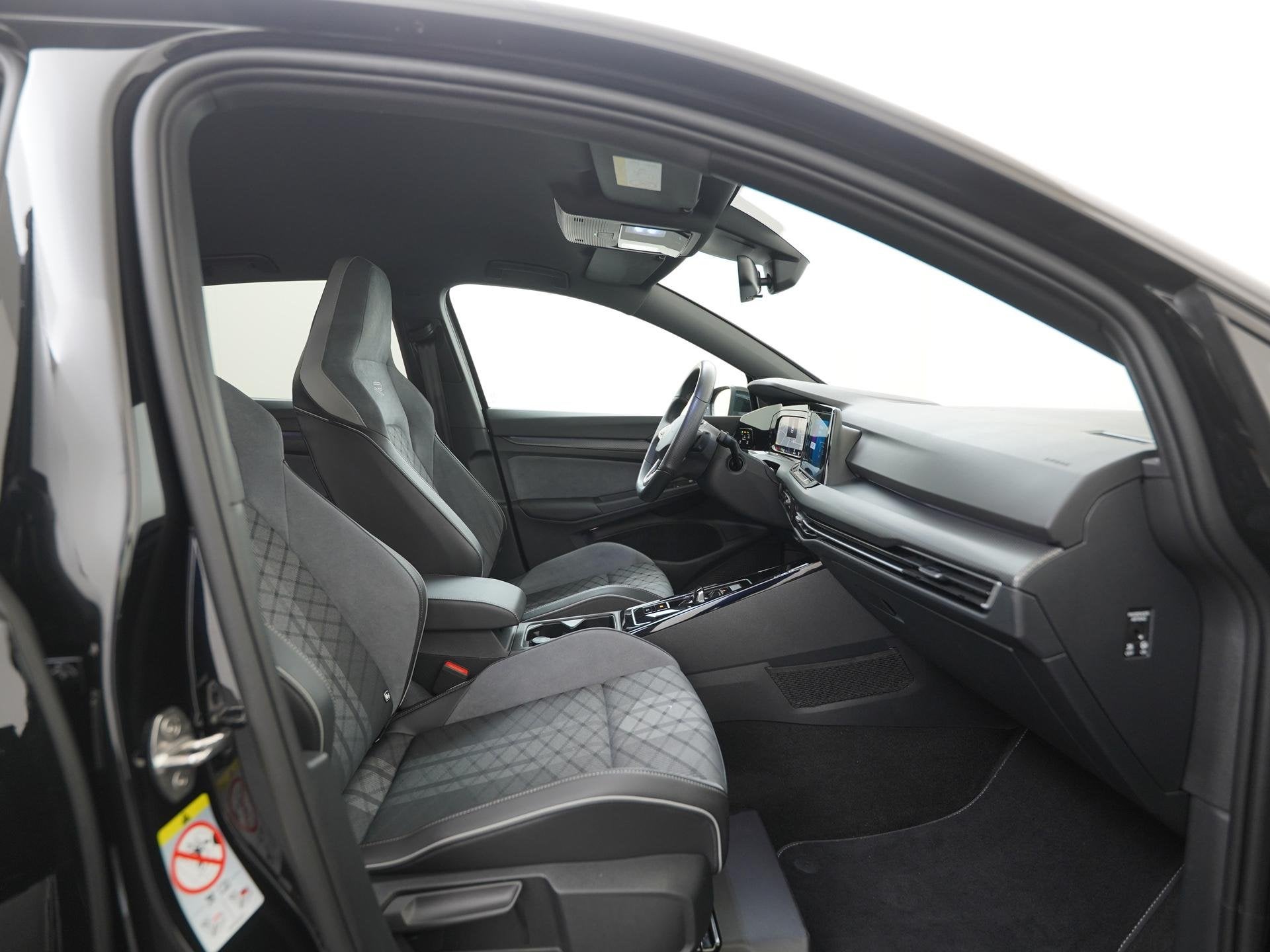 Volkswagen Golf 1.5 eTSI R-Line DSG | Camera | Stuurverwarmi, Auto's, 12 maanden, Stof, 4 cilinders, Zwart