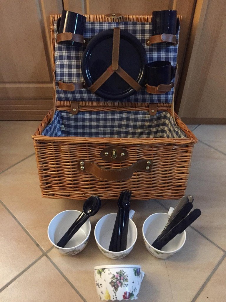 rieten picknickmand met inhoud, Ophalen of Verzenden, Zo goed als nieuw