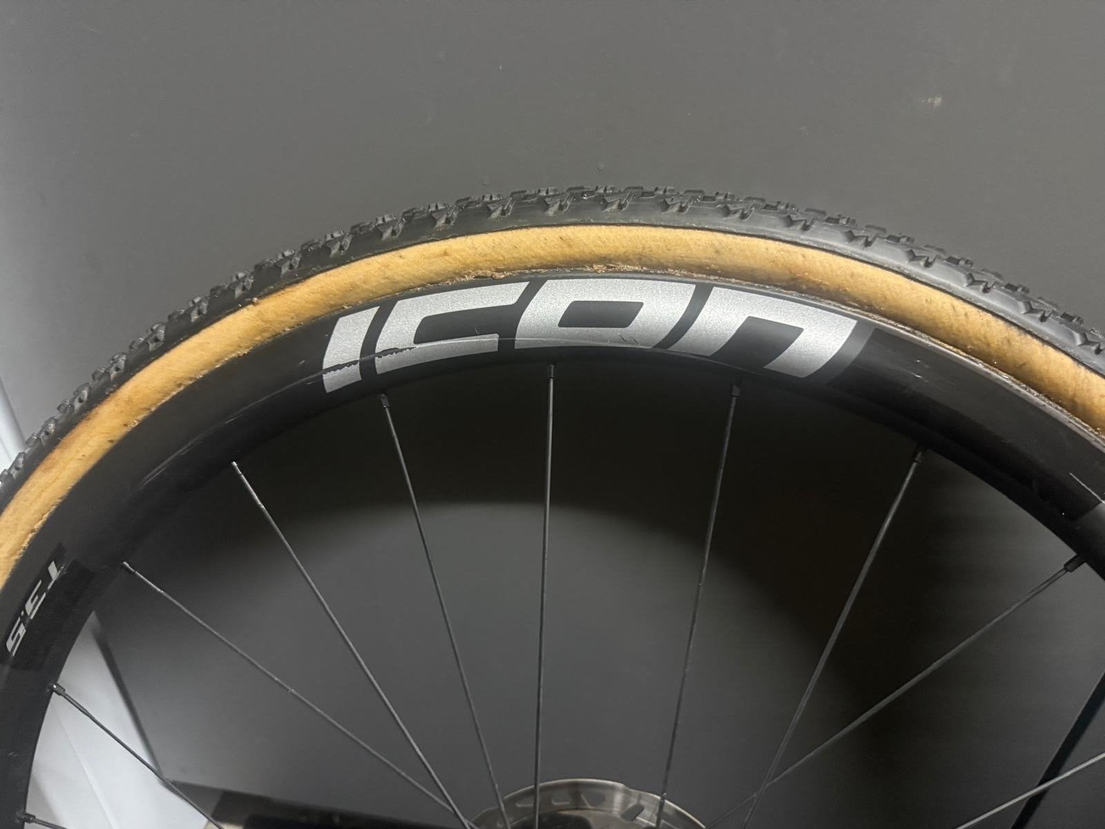 Icon T35 Carbon Wielset met Dugast Banden, Zo goed als nieuw, Gravelbike, Carbon, Ophalen