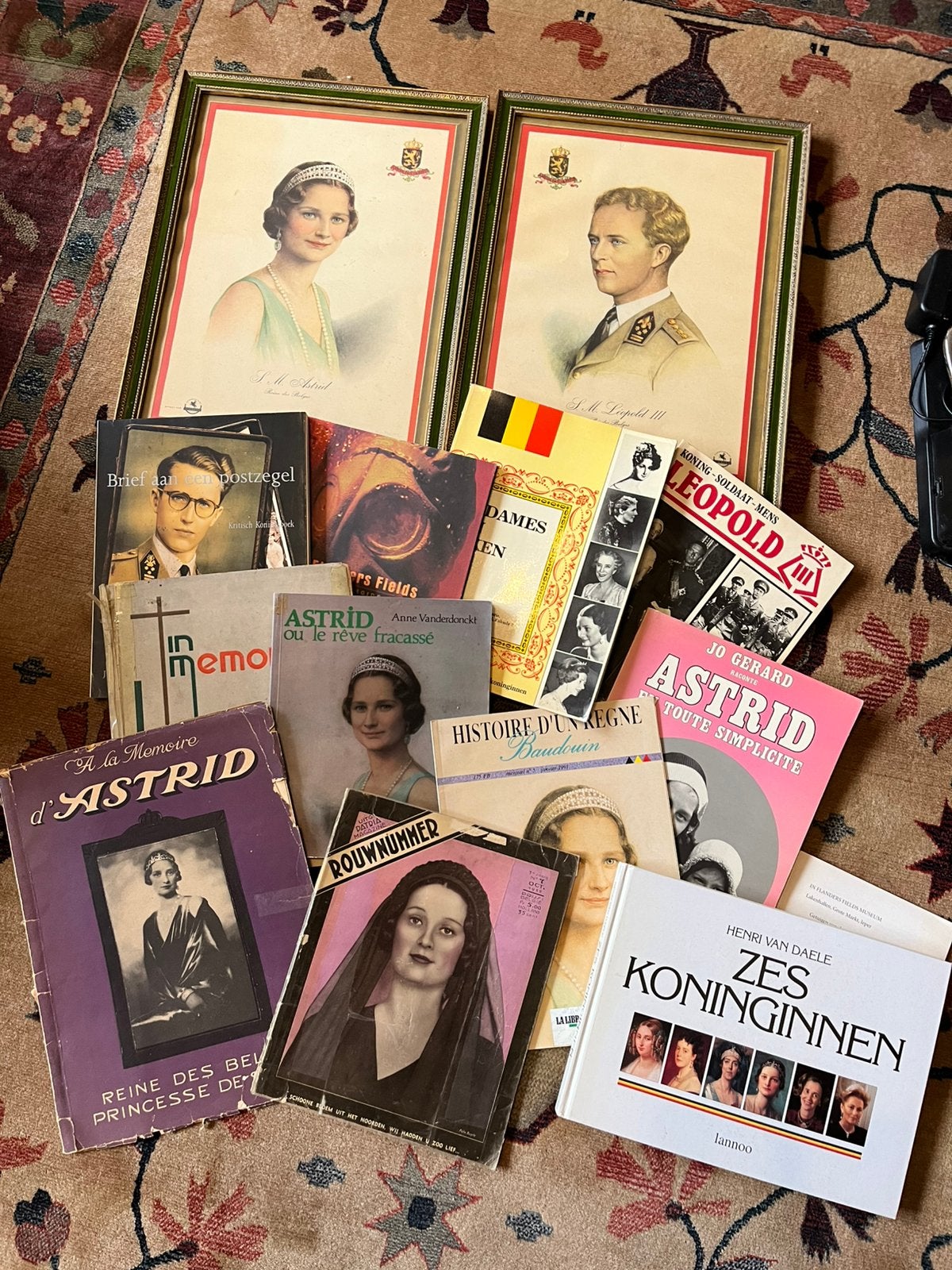 Groot verzamelwerk koningin Astrid België, Ophalen, Zo goed als nieuw, Buitenland, Tijdschrift of Boek