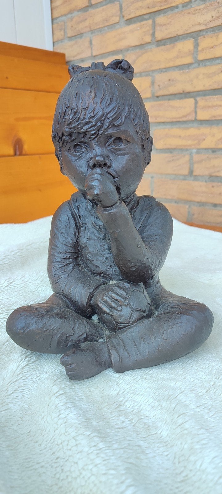 Geert Kunen Beeldje - Gebakken Klei met Bronslaag, 28cm hoog, Groep mensen, Art deco, Ophalen of Verzenden, Handgemaakt