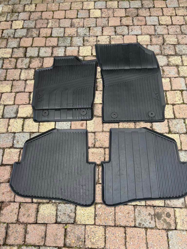 Rubber maten Audi A1, Ophalen, Zo goed als nieuw