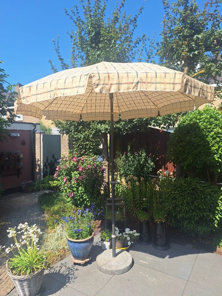 Parasol 230x230cm, Tuin en Terras, Parasols, Ophalen, Verstelbaar, 2 tot 3 meter, Zo goed als nieuw