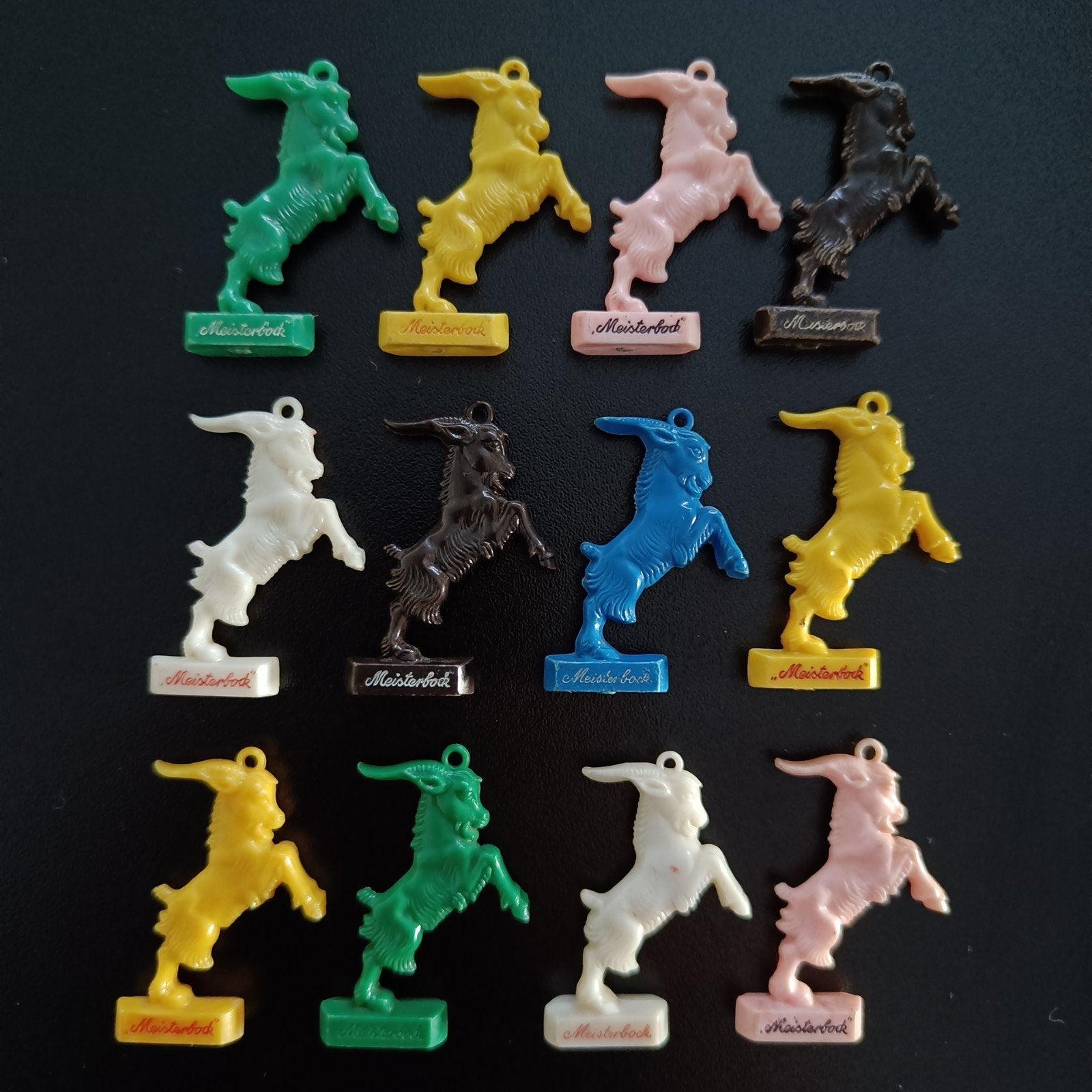 Vintage Henninger Brau Meisterbock hangers., Verzamelen, Biermerken, Ophalen of Verzenden, Gebruikt, Overige typen, Overige merken