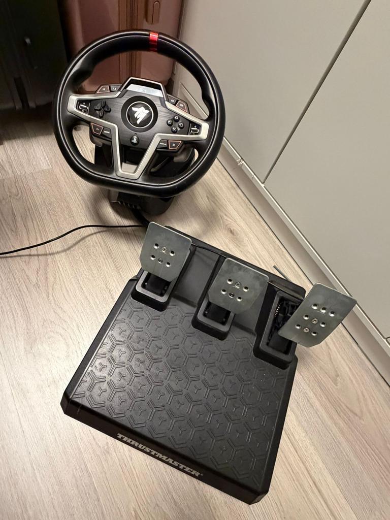 Thrustmaster T248 Racestuur en pedalen, Spelcomputers en Games, Spelcomputers | Sony PlayStation Consoles | Accessoires, Ophalen