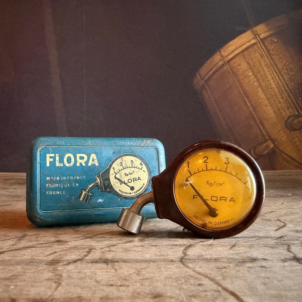 1930 Michelin Flora Bandenspanning Meter, Ophalen of Verzenden, Gebruikt, Reclamebord