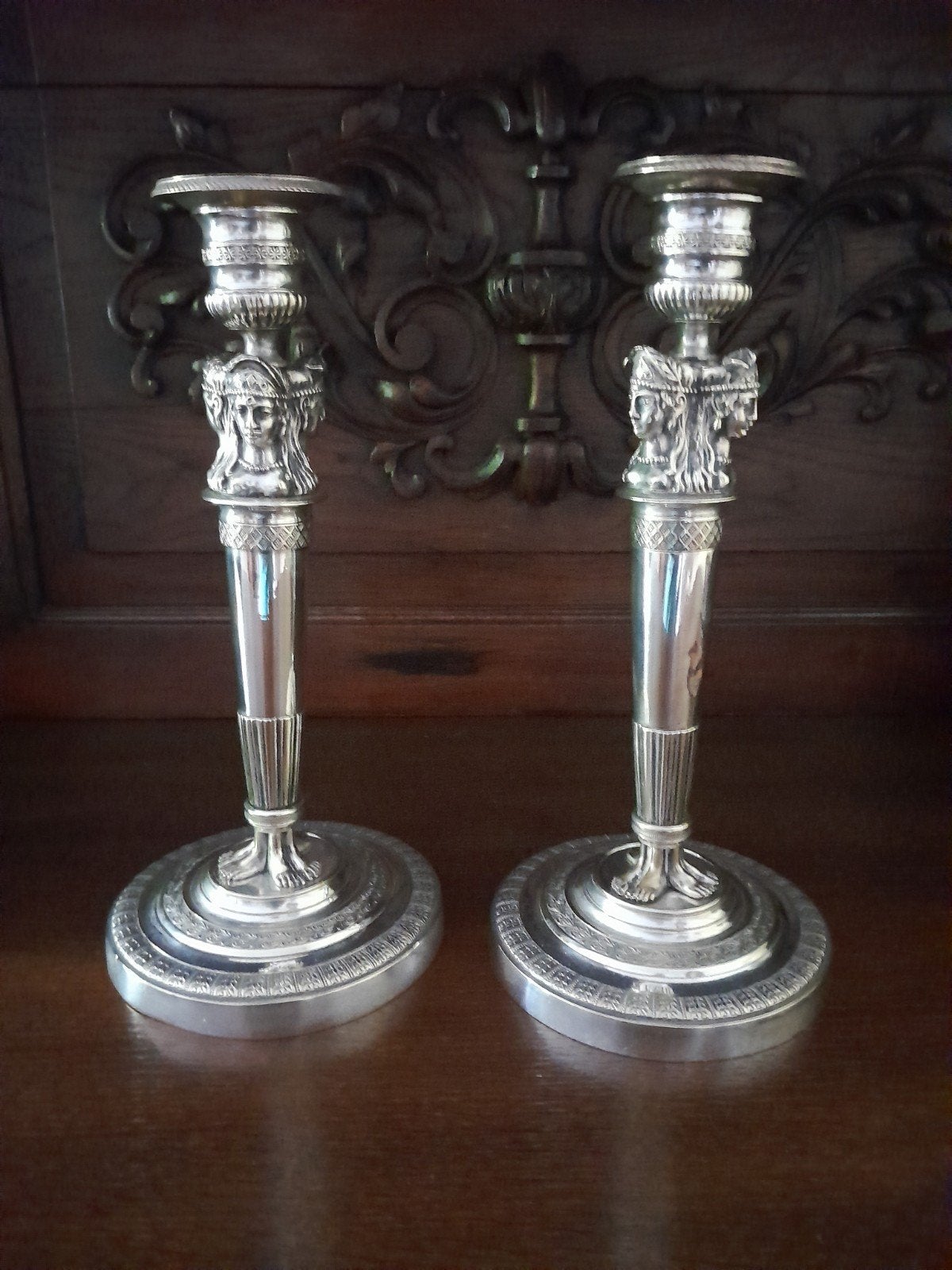 Twee Retour d'Egypte verzilverde kandelaars (+/-1800)., Ophalen