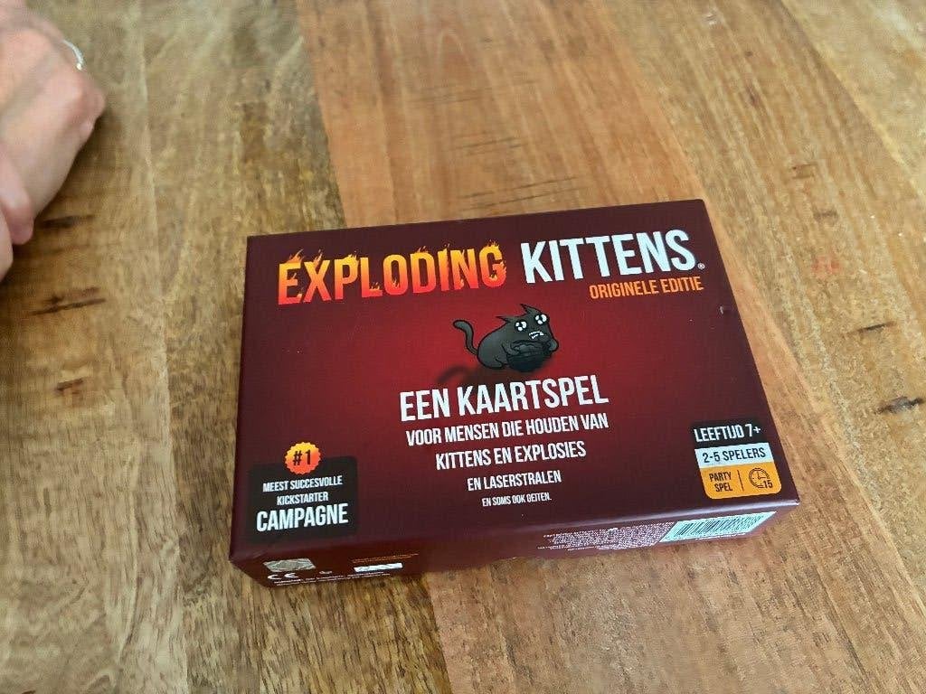 Exploding kittens basis- en uitbreidingsset, Een of twee spelers, Ophalen of Verzenden, Zo goed als nieuw
