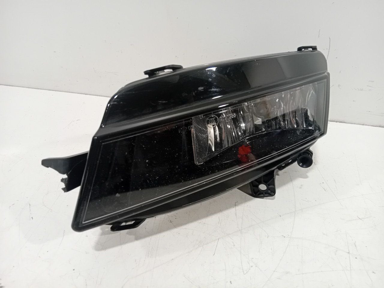 Mistlamp links Volkswagen Golf, Onderdelen@venauto.nl, Van der Ven Autorecycling B.V., Gebruikt, Ettenseweg 76, 4706 PB Roosendaal, The Netherlands