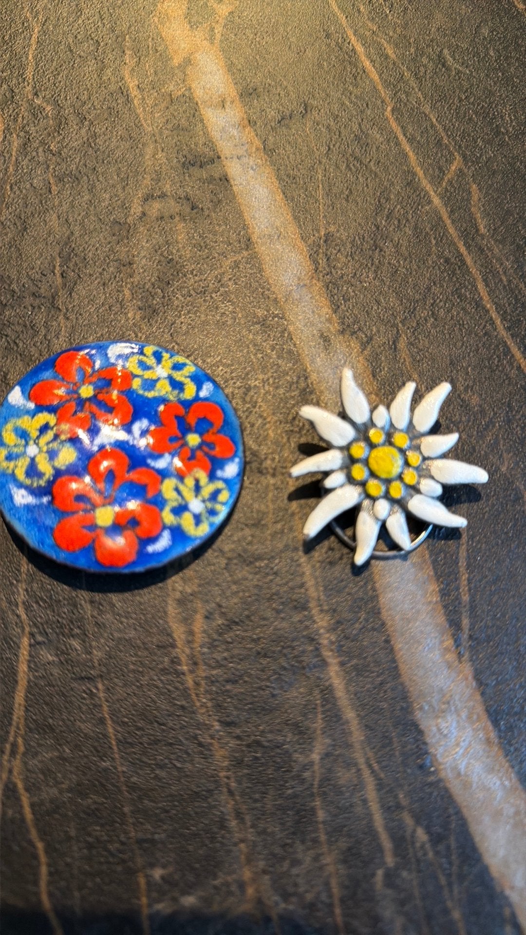 2 vintage broches | Emaille bloemen & Edelweiss, Ophalen of Verzenden, Zo goed als nieuw