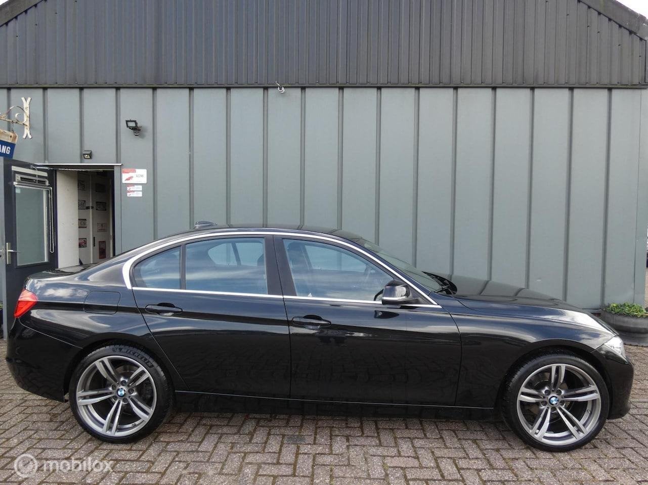 BMW 3-serie 318d High Executive Airco - Navi - Cruise - Stoe, Auto's, 1385 kg, Achterwielaandrijving, Euro 6, 4 stoelen