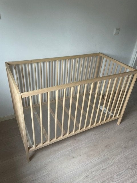 Babybedje Ikea met matras, Ophalen, Zo goed als nieuw, Ledikant