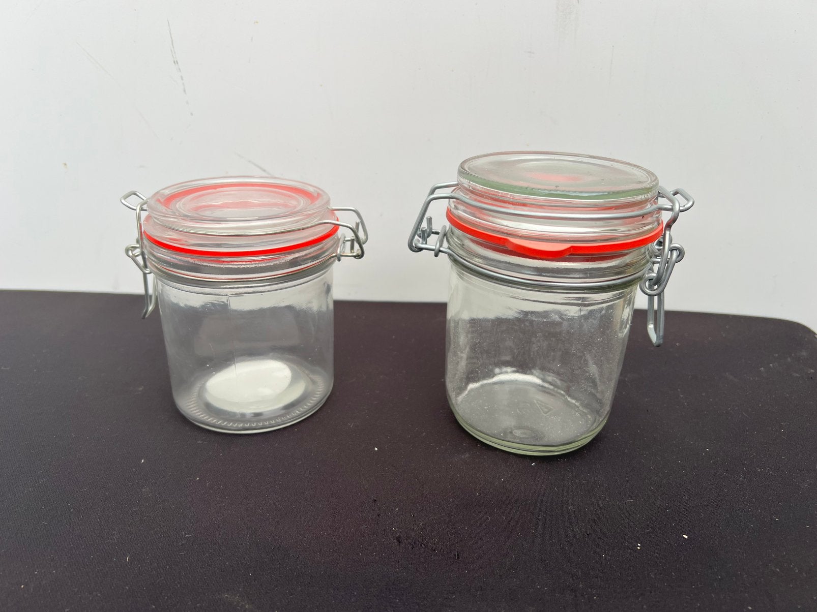 Te Koop Twee Kleine Weckpotjes Met Deksel Rubberrand, Huis en Inrichting, Ophalen of Verzenden, Zo goed als nieuw, Overige materialen