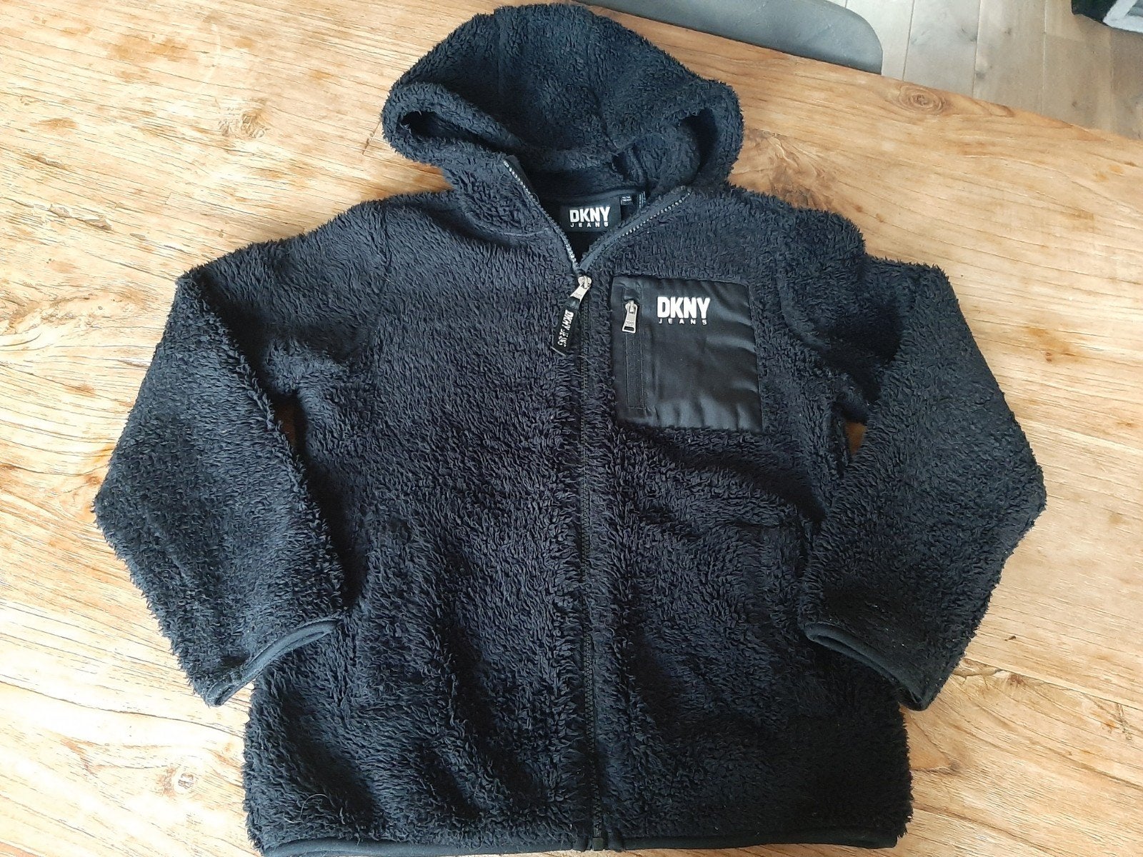 Tussenjas teddyjas fluffyjas van DKNY, Kinderen en Baby's, Kinderkleding | Maat 134, Gebruikt, Meisje, Ophalen of Verzenden, Jas