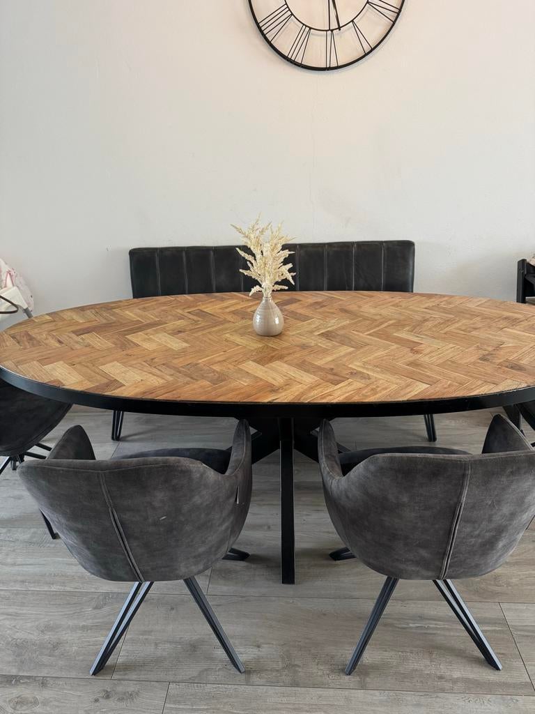 Eettafel met 4 draaibare stoelen & eetbank. Set €800,-, Ophalen, Gebruikt, Industrieel, 4 tot 6 stoelen