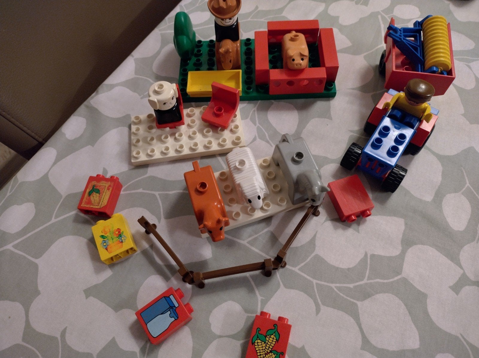 Duplo Dieren, traktor en grondplaatjes Set, Inclusief minifiguren, Gebruikt, Ophalen of Verzenden, Duplo