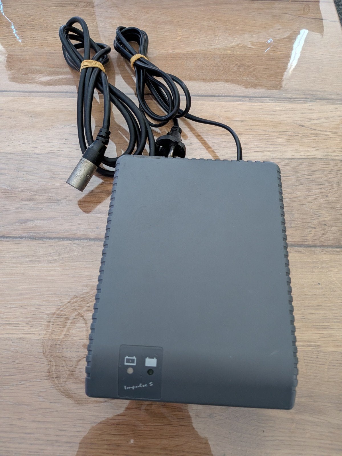 Victron Energy Impulse S Lader 12V/24V Acculader, Ophalen of Verzenden, Gebruikt, Universele onderdelen