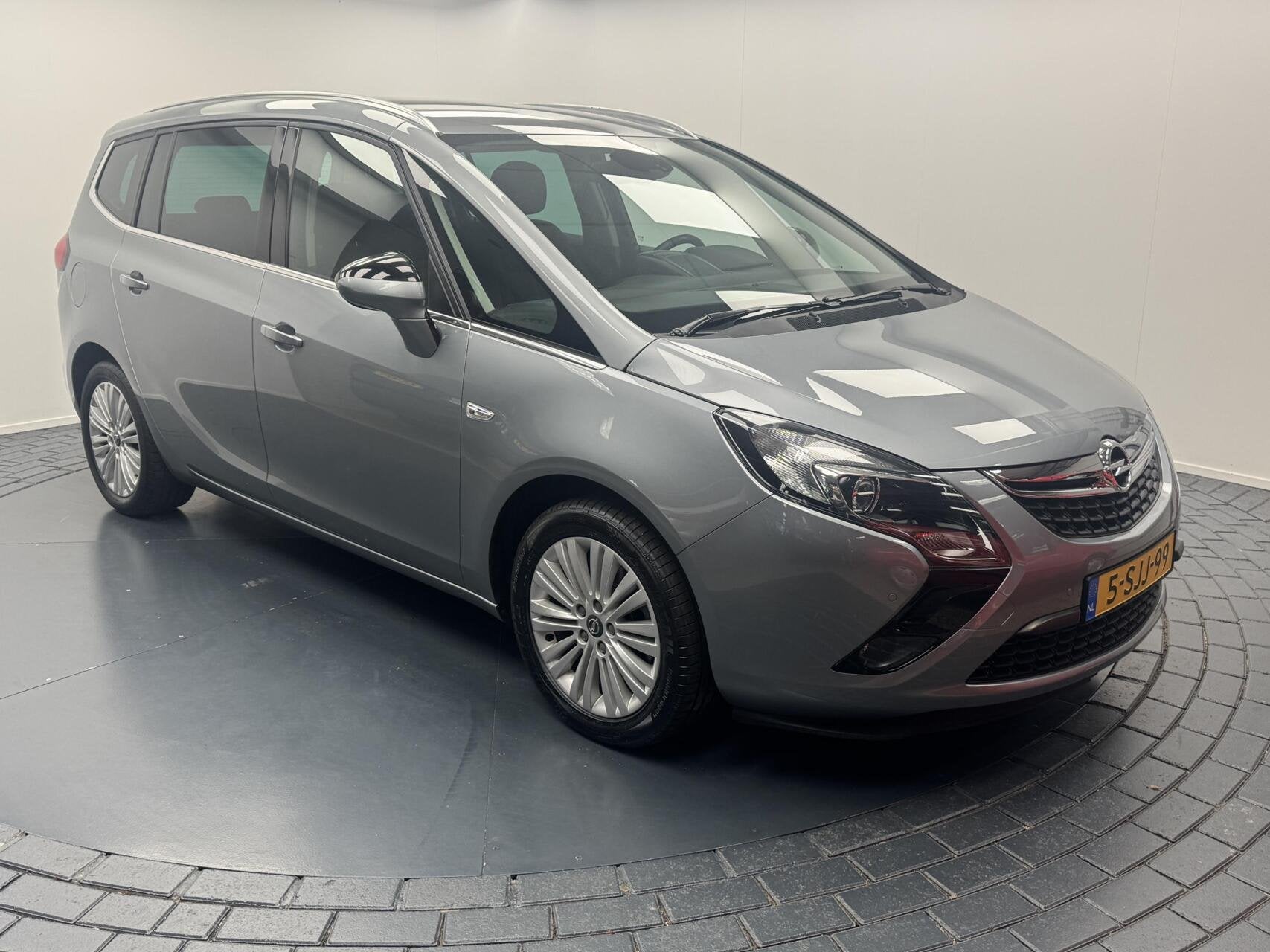 Opel Zafira Tourer 1.6i Cosmo Automaat-Trekhaak-Navigatie-Cr, Auto's, Opel, Euro 5, Stof, 4 cilinders, Met garantie (alle)