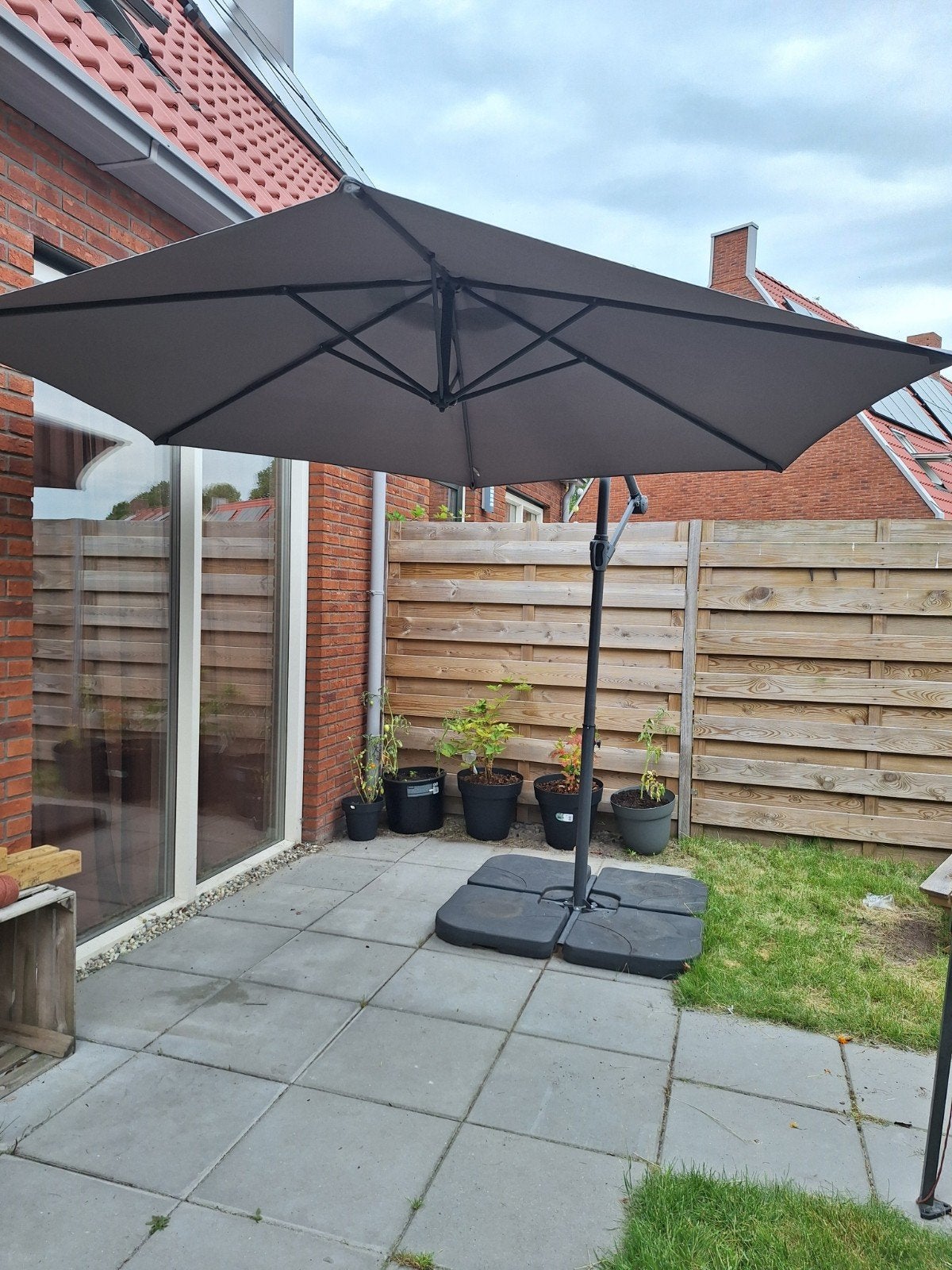 Grijze zweefparasol met voet - Hespéride, Ophalen, Verstelbaar, Gebruikt, 2 tot 3 meter