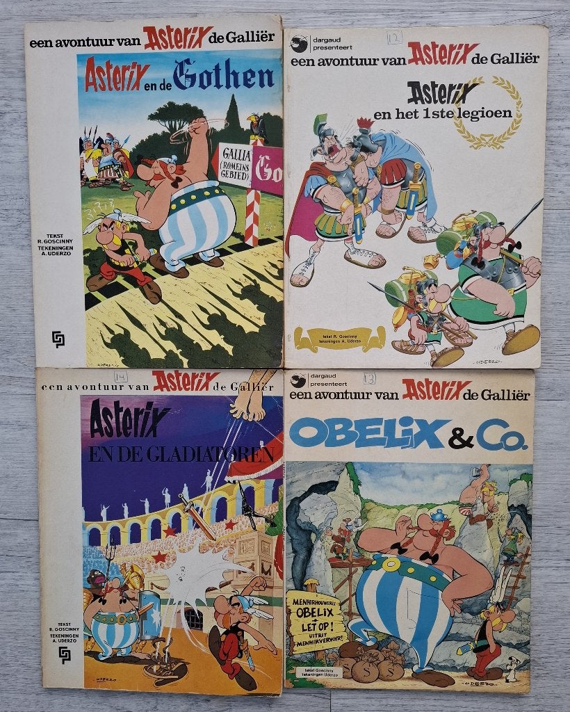ASTERIX de Galliër 4 delen, Boeken, Gelezen, René Goscinny en Albert Uderzo, Ophalen of Verzenden, Meerdere stripboeken