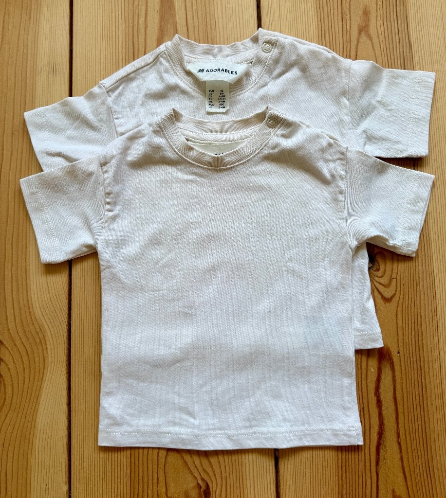 H&M Shirt / T-shirt Baby - 2 stuks - Beige Wit - maat 62, Kinderen en Baby's, Babykleding | Maat 62, Jongetje of Meisje, H&M, Ophalen of Verzenden